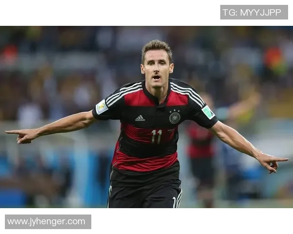 足球明星穆勒的女友是谁她的背景与生活揭秘